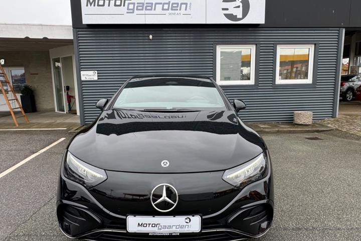 Sort Mercedes EQE300 fra 2023