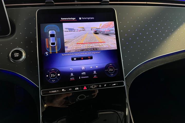 Sort Mercedes EQE300 fra 2023