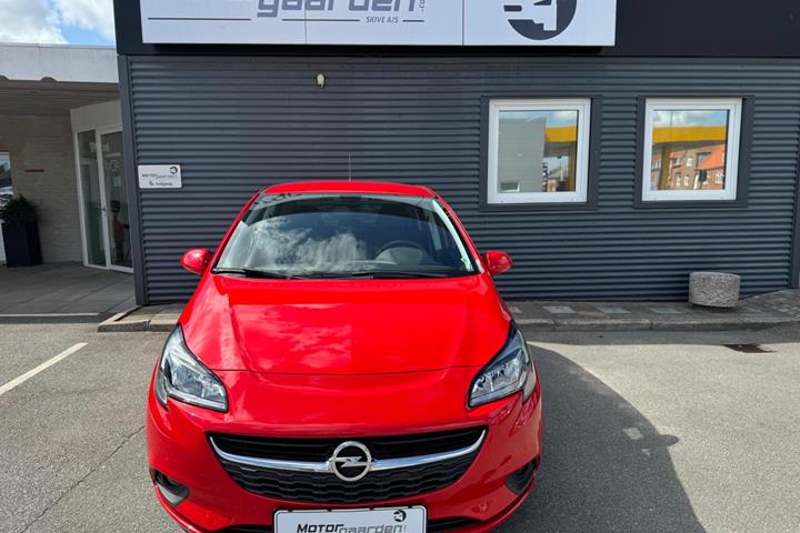 Rød Opel Corsa fra 2019