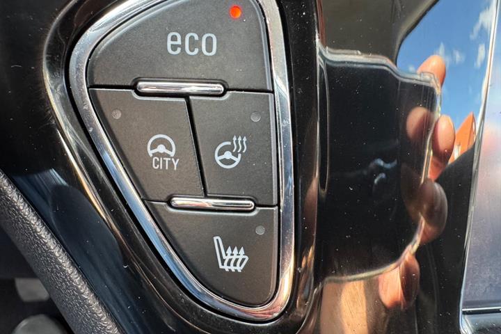 Rød Opel Corsa fra 2019
