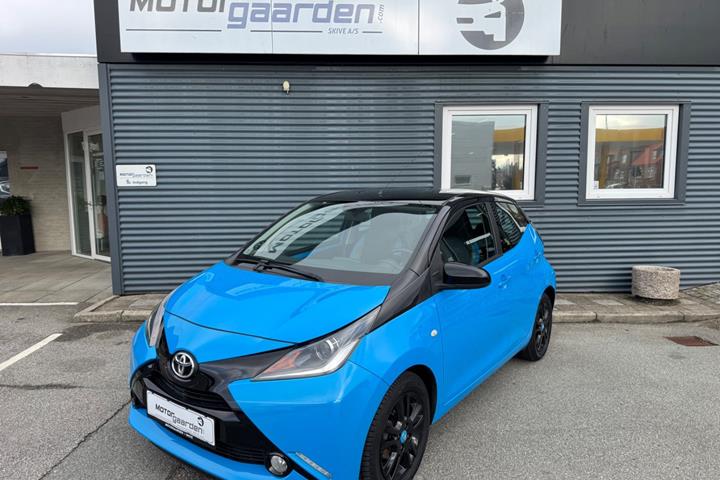 Blå Toyota Aygo fra 2015