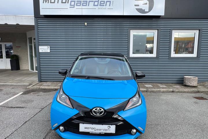 Blå Toyota Aygo fra 2015