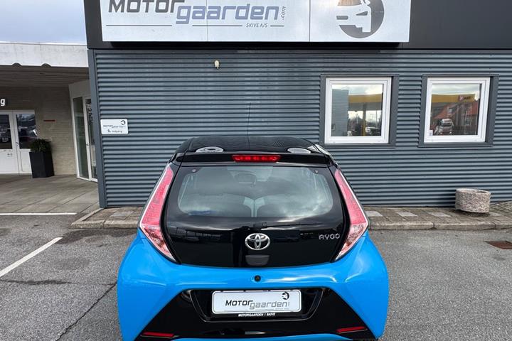 Blå Toyota Aygo fra 2015
