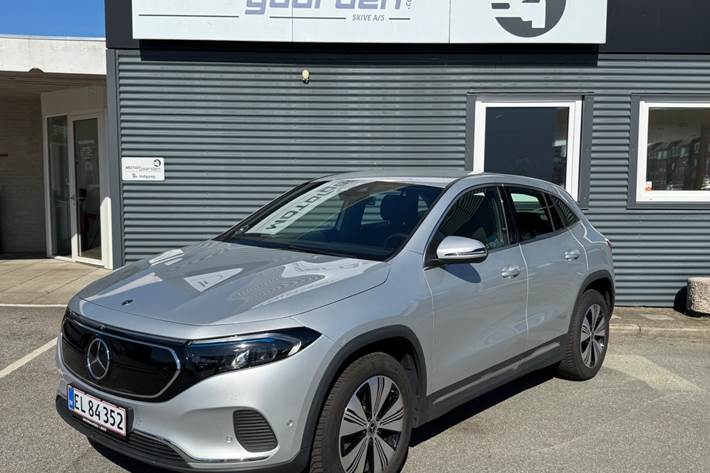 Sølv Mercedes EQA250+ fra 2023