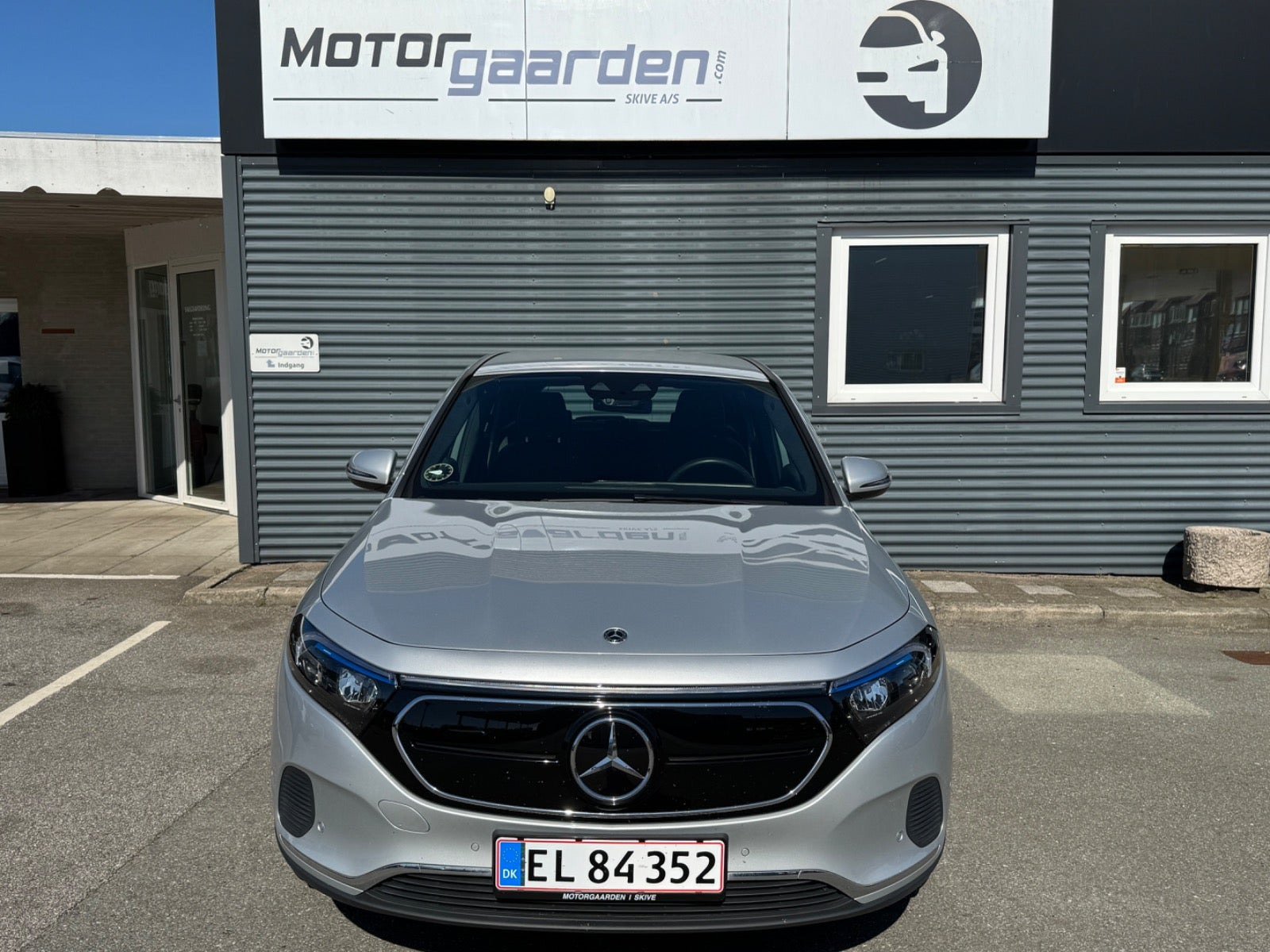 Sølv Mercedes EQA250+ fra 2023