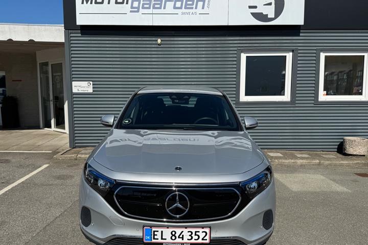 Sølv Mercedes EQA250+ fra 2023