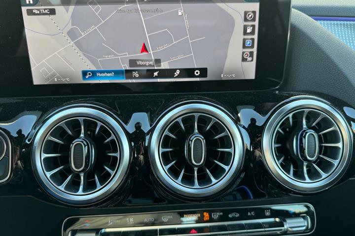 Sølv Mercedes EQA250+ fra 2023