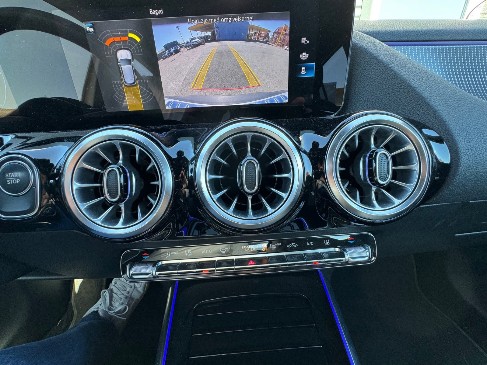 Sølv Mercedes EQA250+ fra 2023