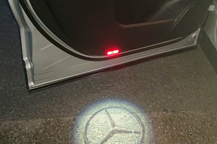 Sølv Mercedes EQA250+ fra 2023