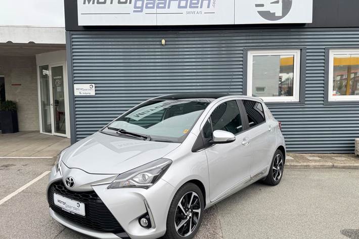 Sølv Toyota Yaris fra 2019
