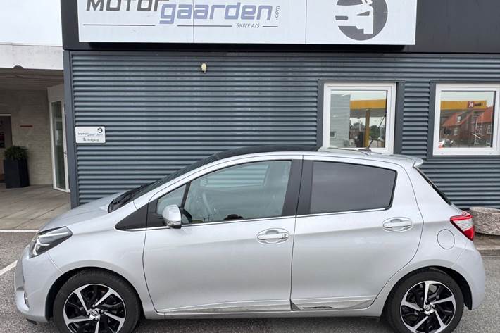 Sølv Toyota Yaris fra 2019