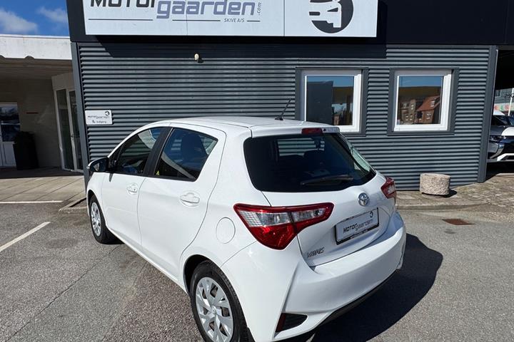 Hvid Toyota Yaris fra 2017