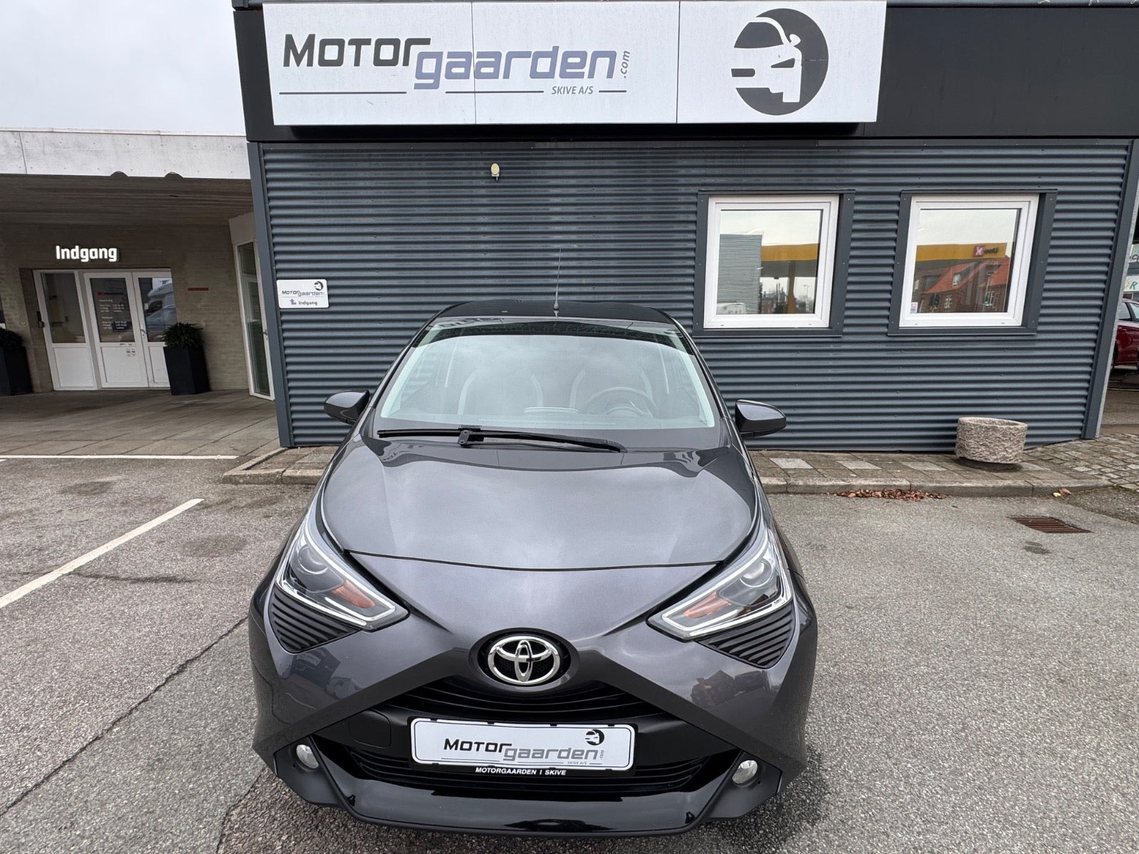 Grå Toyota Aygo fra 2021