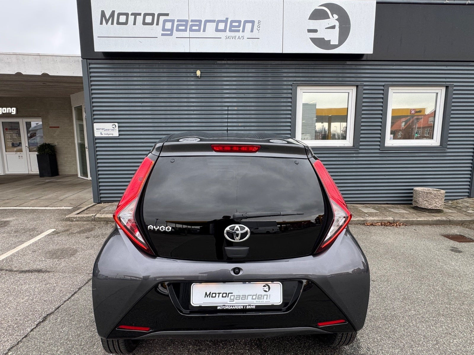 Grå Toyota Aygo fra 2021