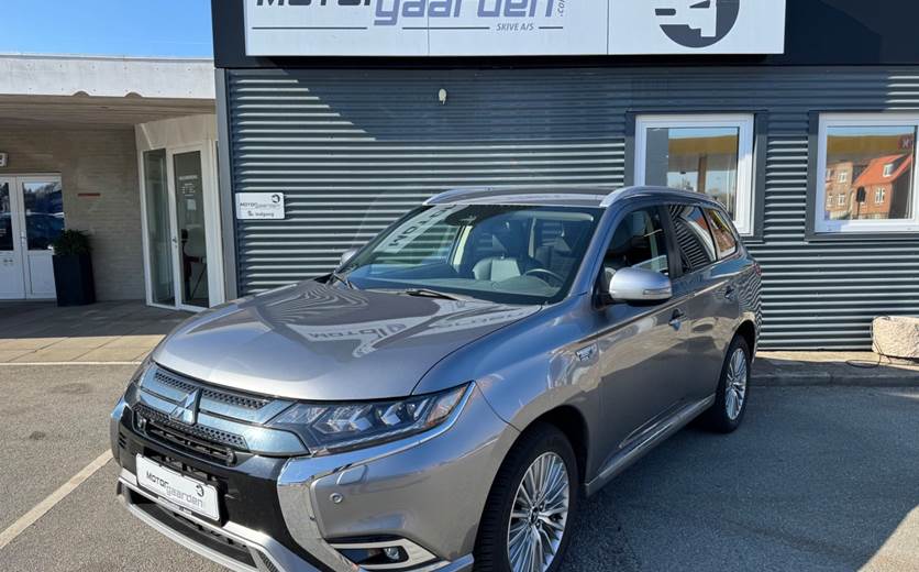 Mitsubishi Outlander 2,4 PHEV Limited CVT 4WD
