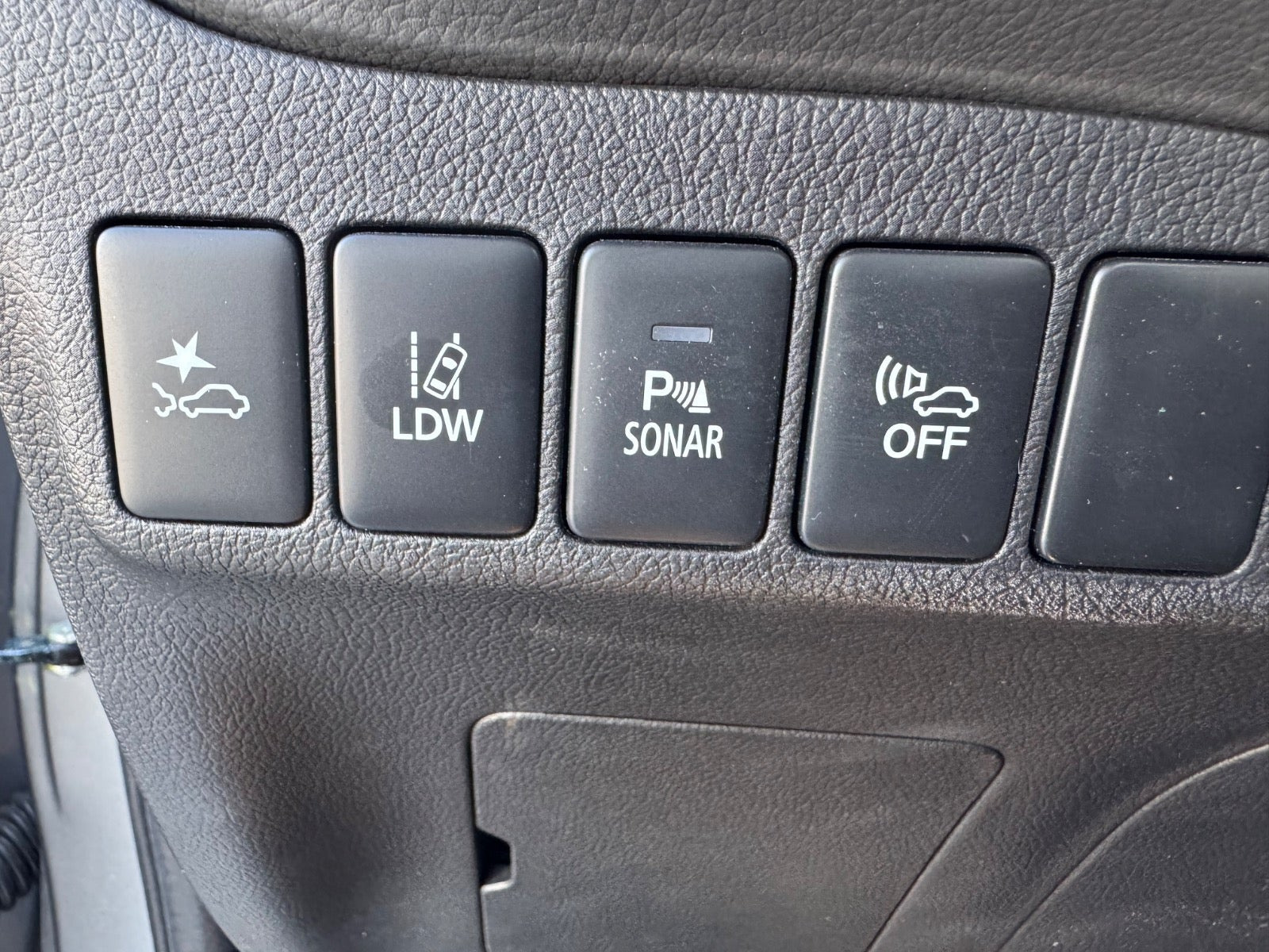 Grå Mitsubishi Outlander fra 2020
