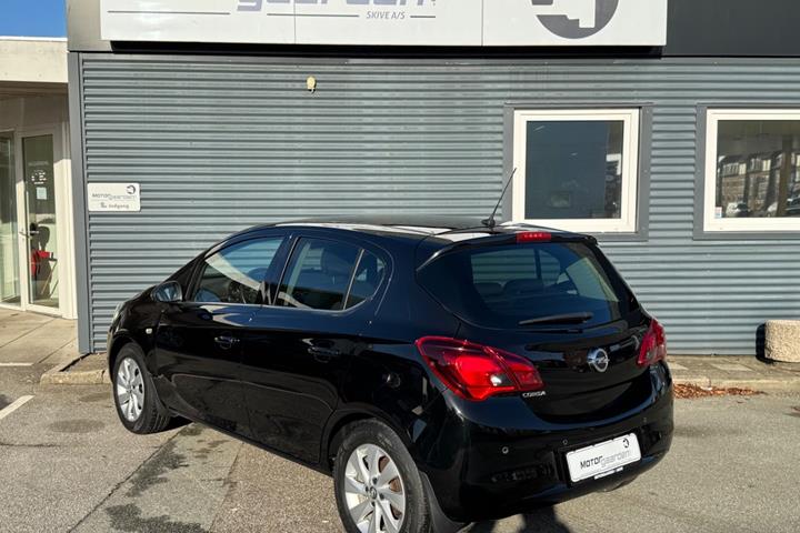 Sort Opel Corsa fra 2019