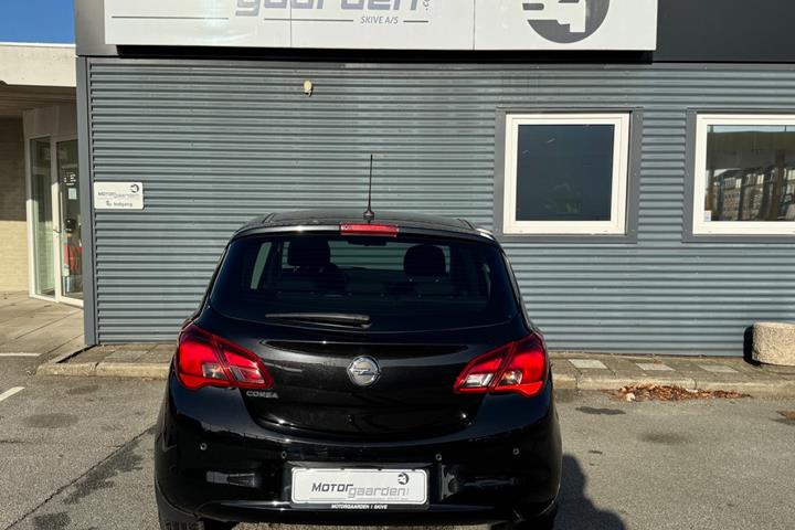 Sort Opel Corsa fra 2019