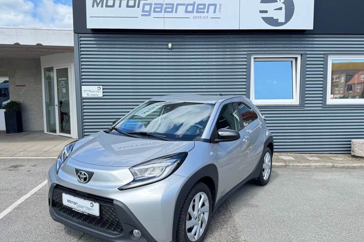 Sølv Toyota Aygo X fra 2022