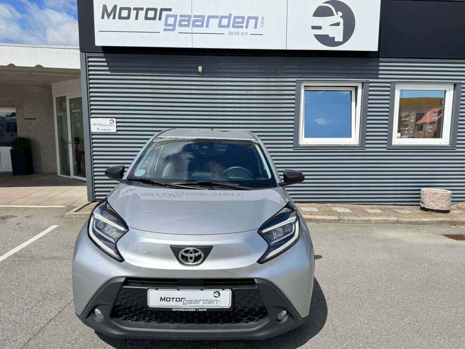 Sølv Toyota Aygo X fra 2022