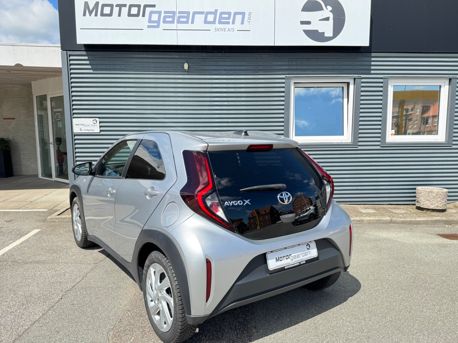 Sølv Toyota Aygo X fra 2022