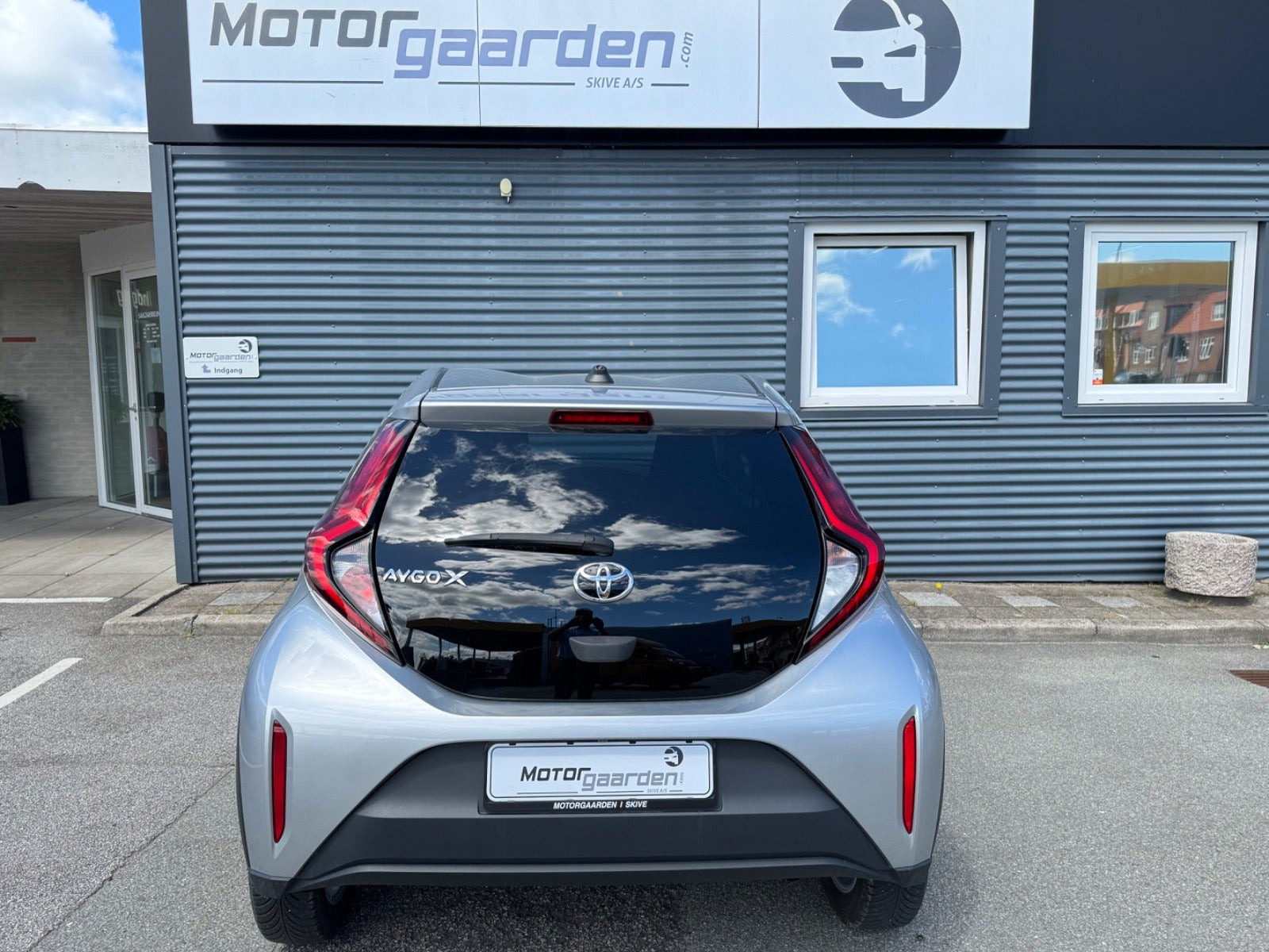 Sølv Toyota Aygo X fra 2022