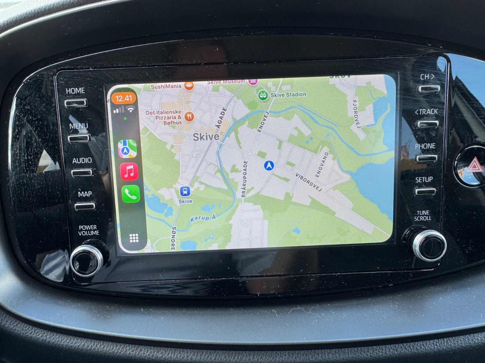 Sølv Toyota Aygo X fra 2022
