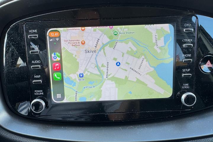 Sølv Toyota Aygo X fra 2022