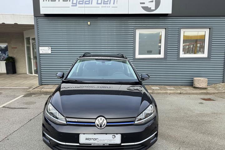 Sort VW Golf VII fra 2020