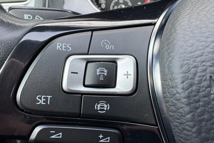 Sort VW Golf VII fra 2020