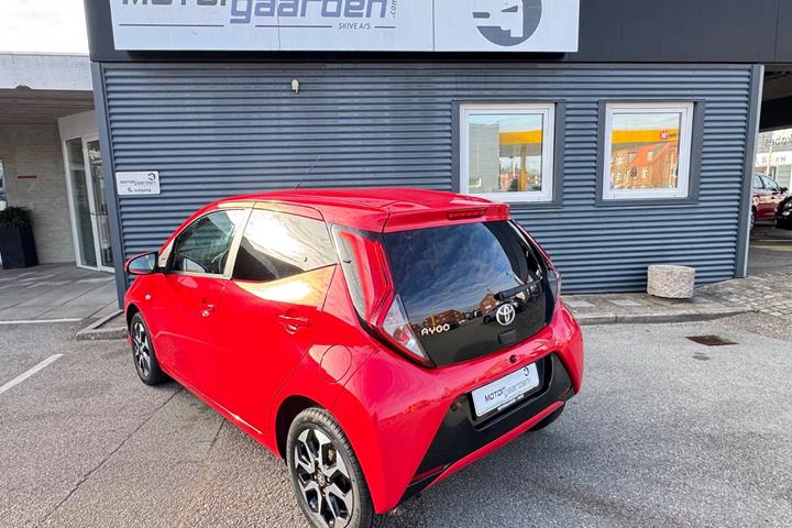 Rød Toyota Aygo fra 2021
