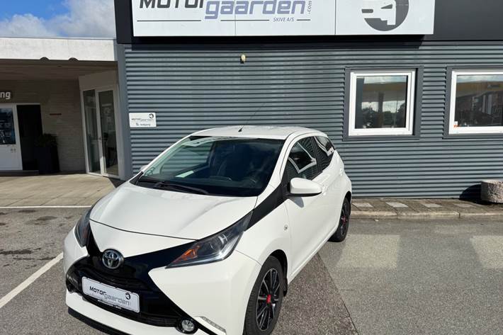 Hvid Toyota Aygo fra 2015