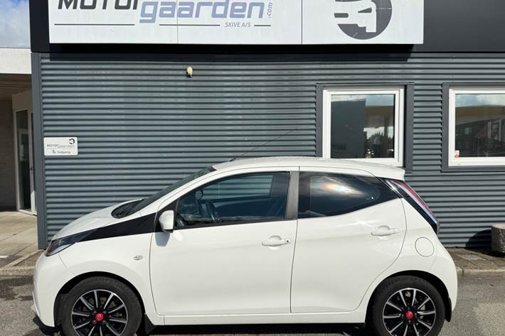 Hvid Toyota Aygo fra 2015
