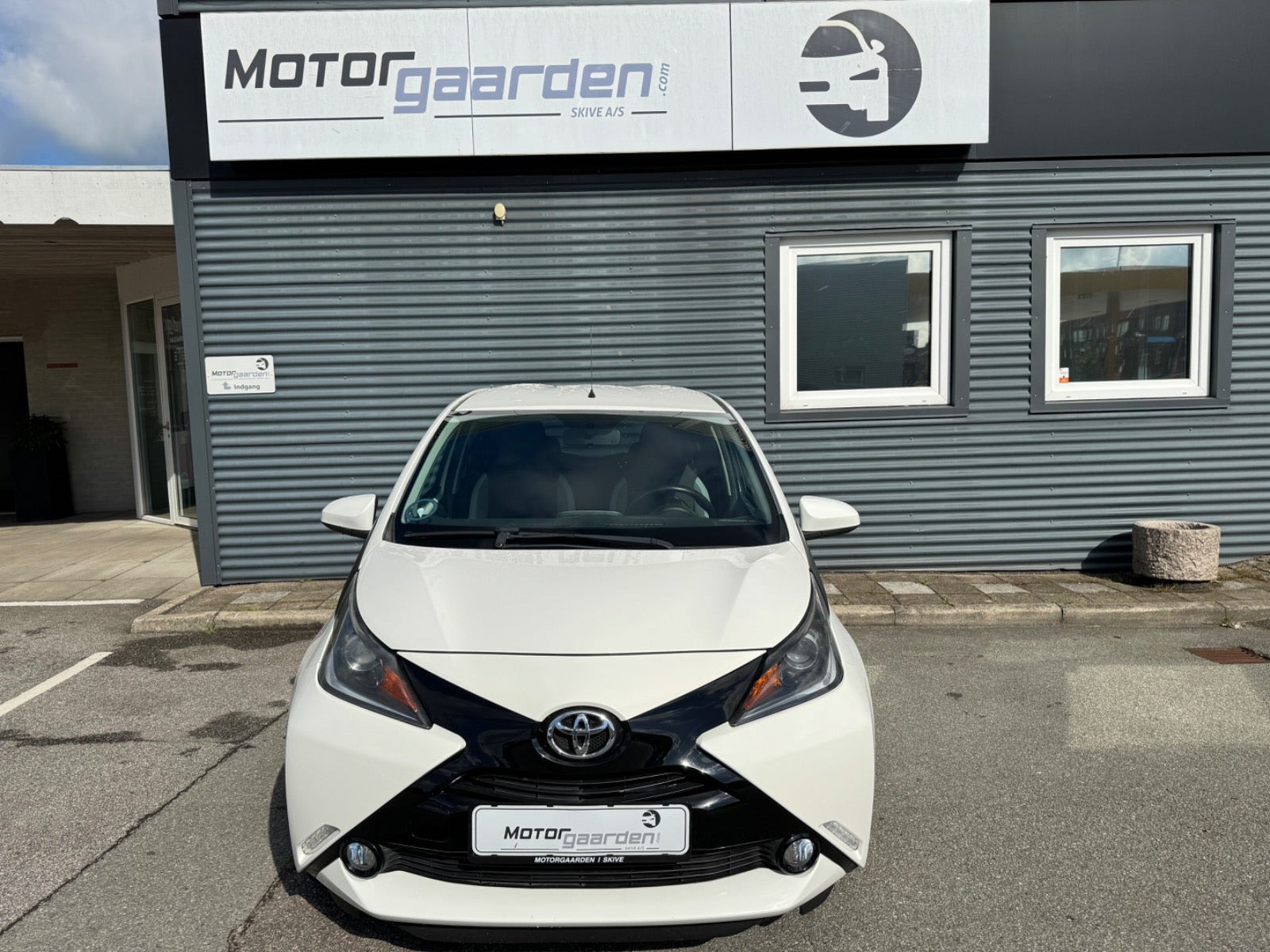 Hvid Toyota Aygo fra 2015