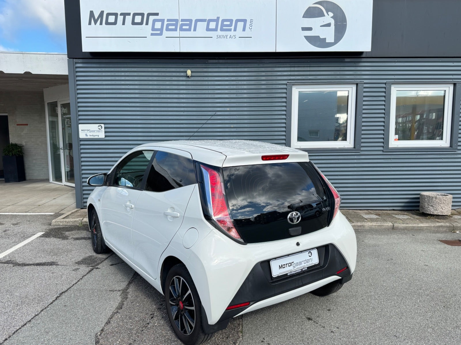 Hvid Toyota Aygo fra 2015