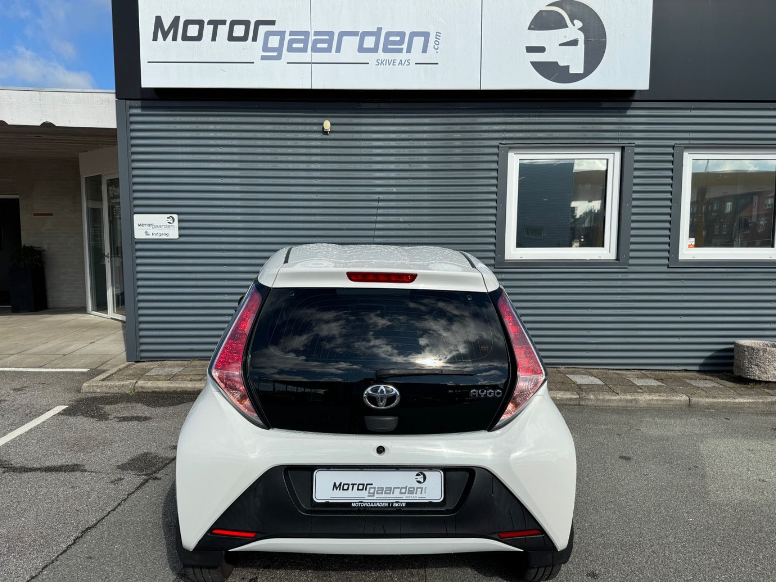 Hvid Toyota Aygo fra 2015