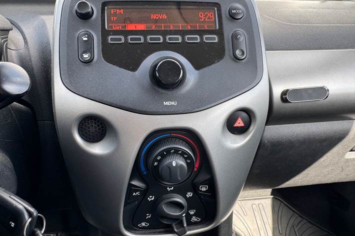 Hvid Toyota Aygo fra 2015