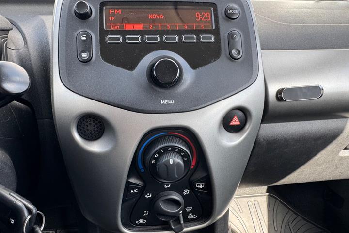 Hvid Toyota Aygo fra 2015