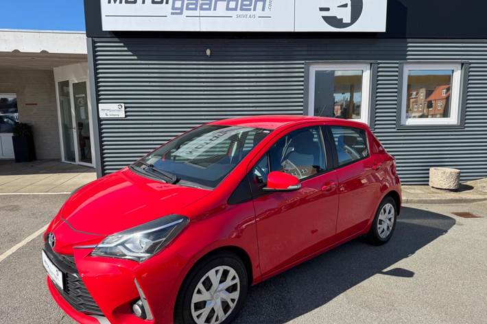 Rød Toyota Yaris fra 2017