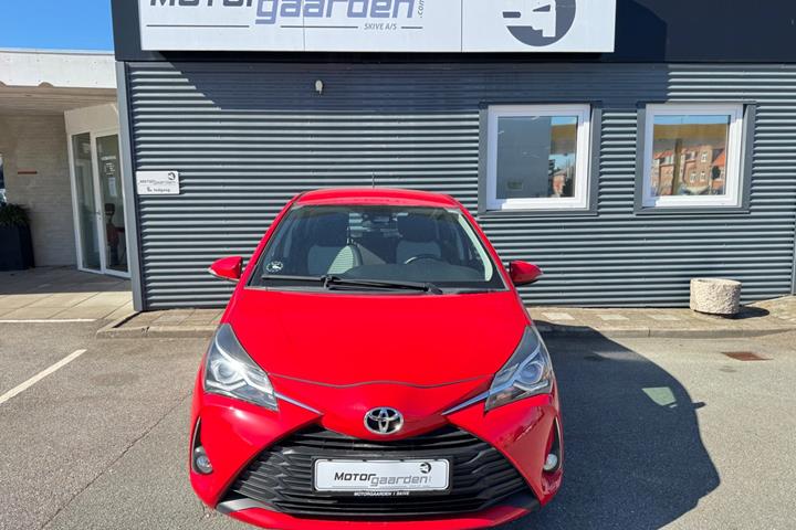 Rød Toyota Yaris fra 2017