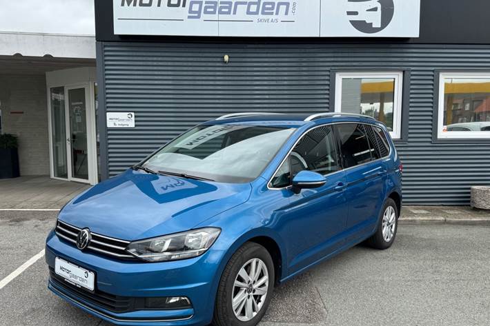 Blå VW Touran fra 2022