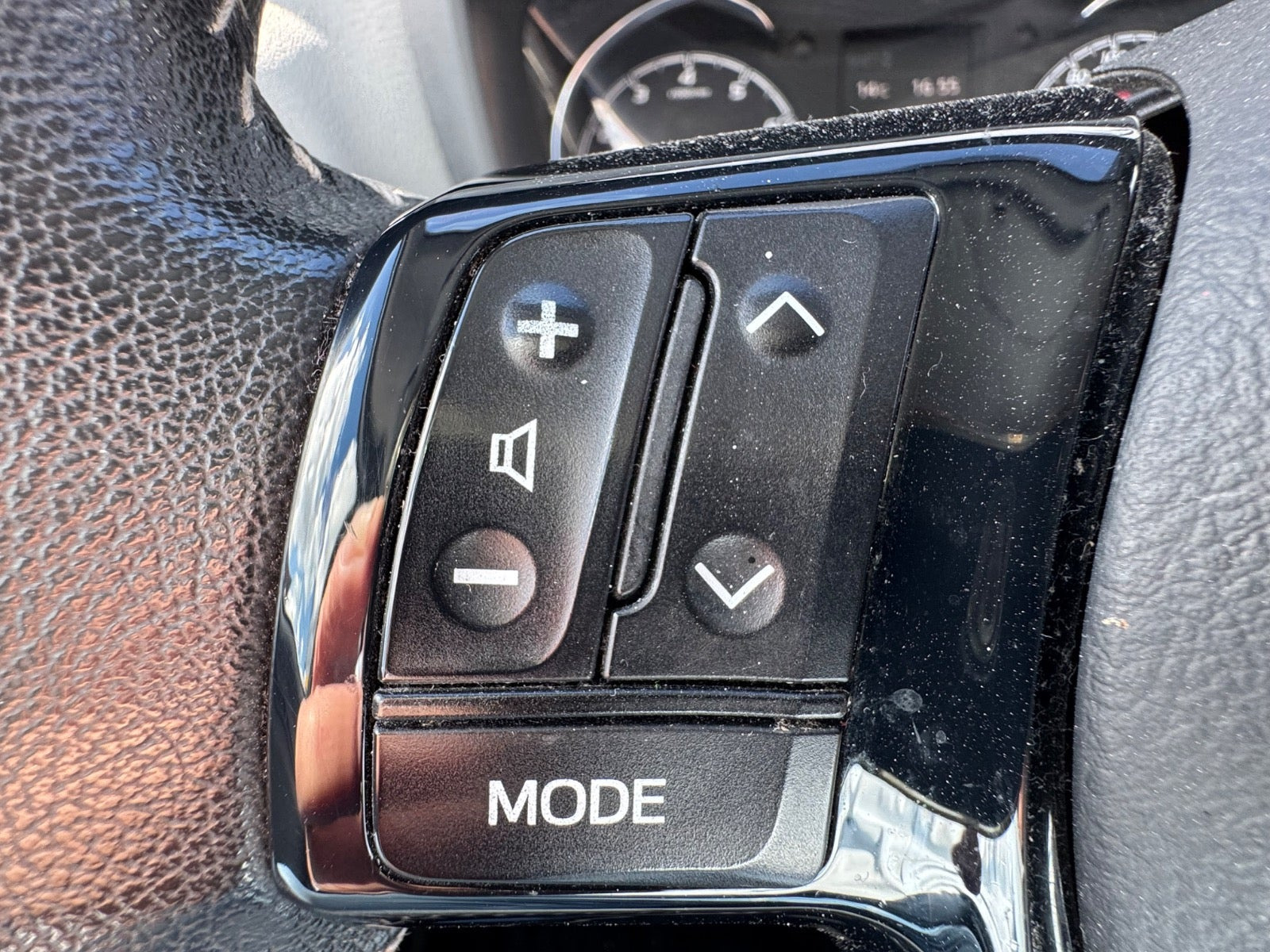 Grå Toyota Yaris fra 2017
