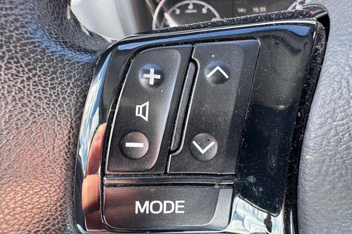 Grå Toyota Yaris fra 2017