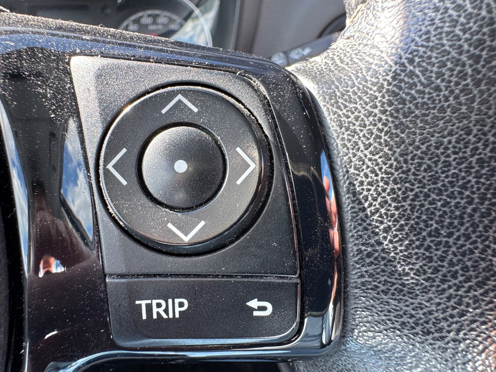 Grå Toyota Yaris fra 2017
