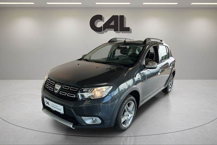 Grå Dacia Sandero Stepway fra 2018 set udefra