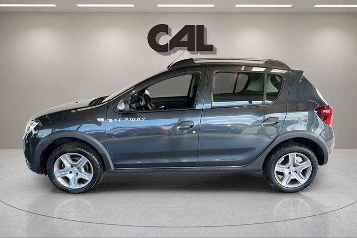Grå Dacia Sandero Stepway fra 2018