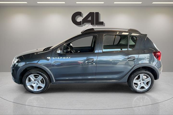 Grå Dacia Sandero Stepway fra 2018