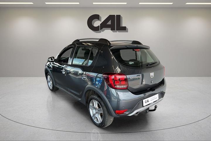 Grå Dacia Sandero Stepway fra 2018