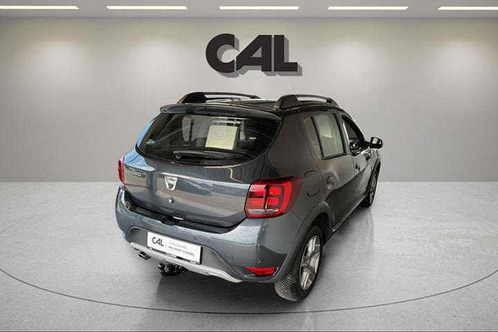 Grå Dacia Sandero Stepway fra 2018