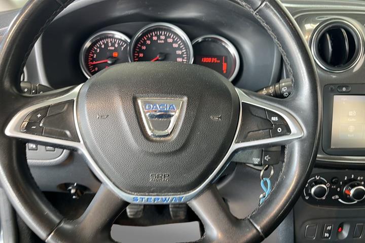 Grå Dacia Sandero Stepway fra 2018